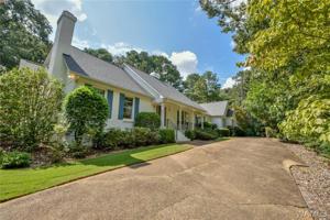 7801 Commodore Drive NE