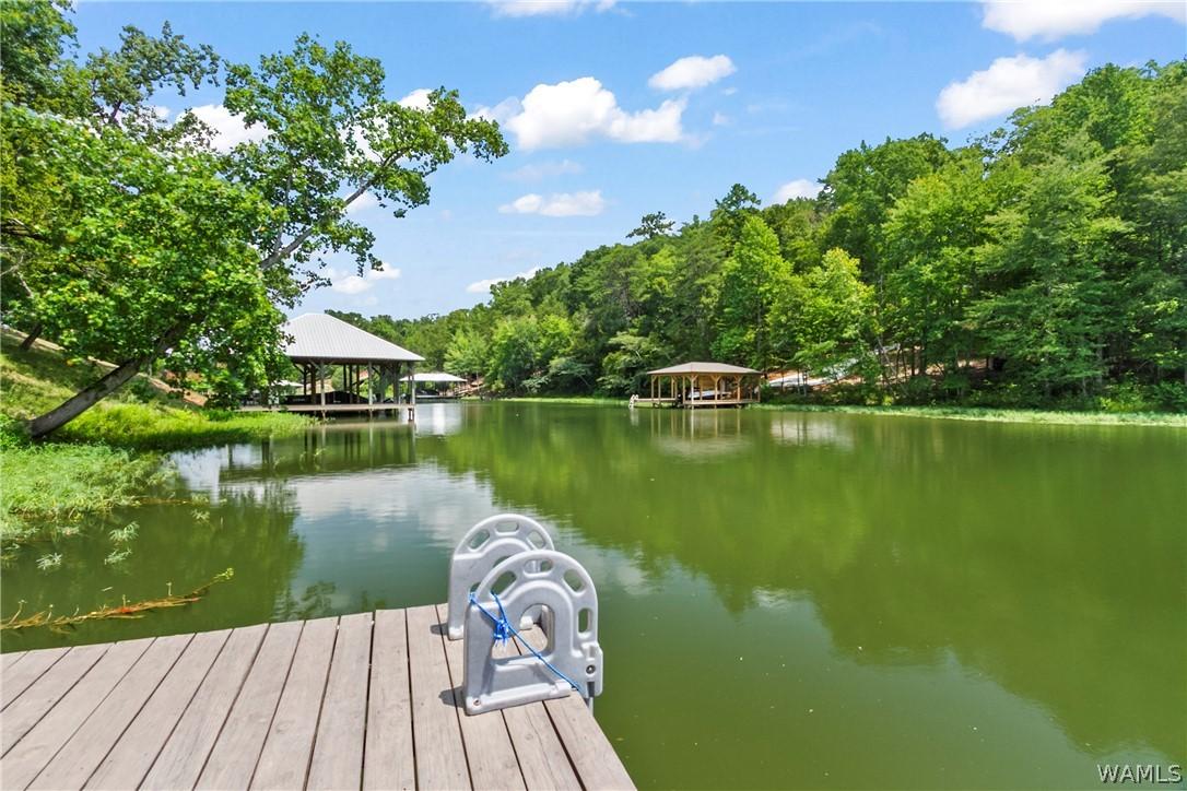 Image 1: Easy walk to the boathouse