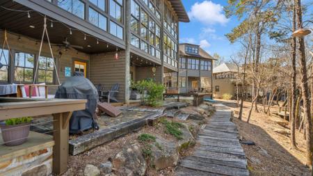 128 TURTLE POINT Dr