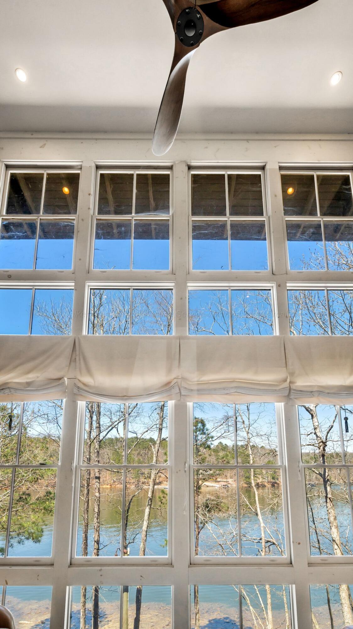 Image 3: Floor to Ceiling Windows
