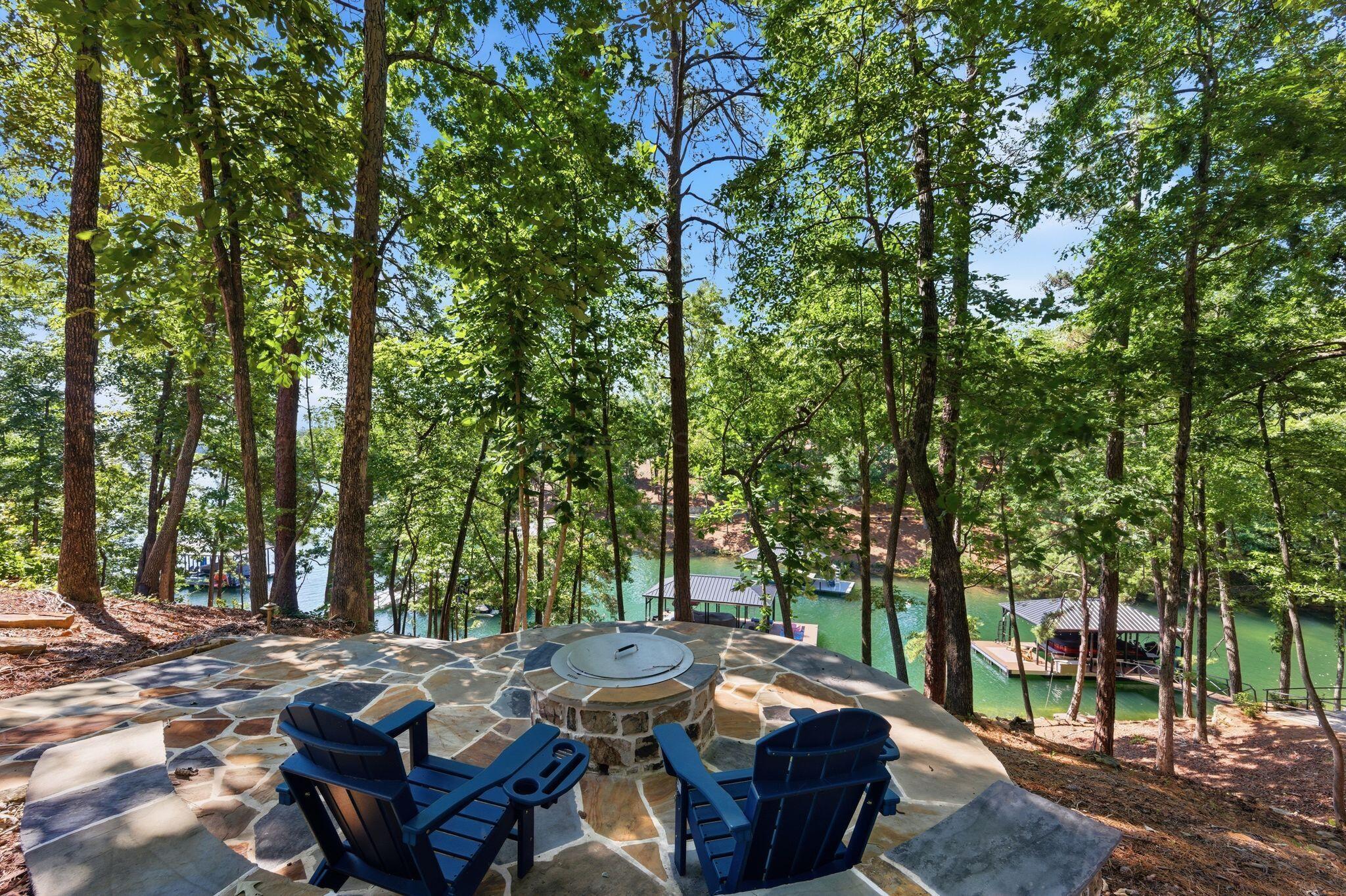 Image 4: Lakeside Fire Pit