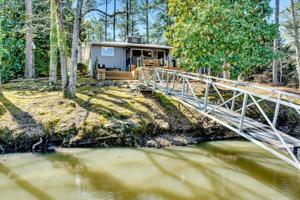 62 Bay Pointe Dr