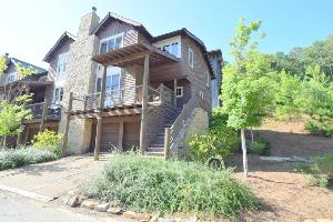 8 TURTLE POINT Dr
