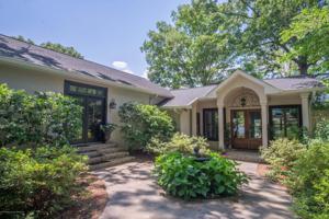 1317 LAKE SHORE Dr