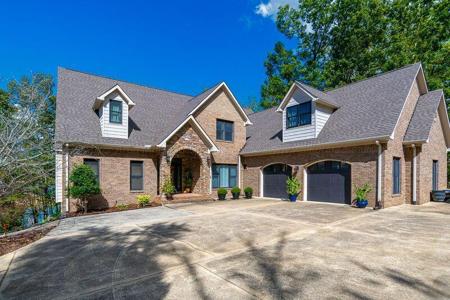 561 S STONEY POINT Rd