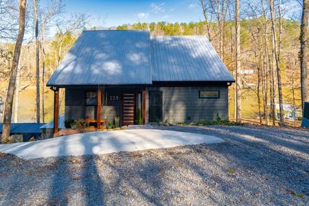 228 NORTHPOINTE Dr