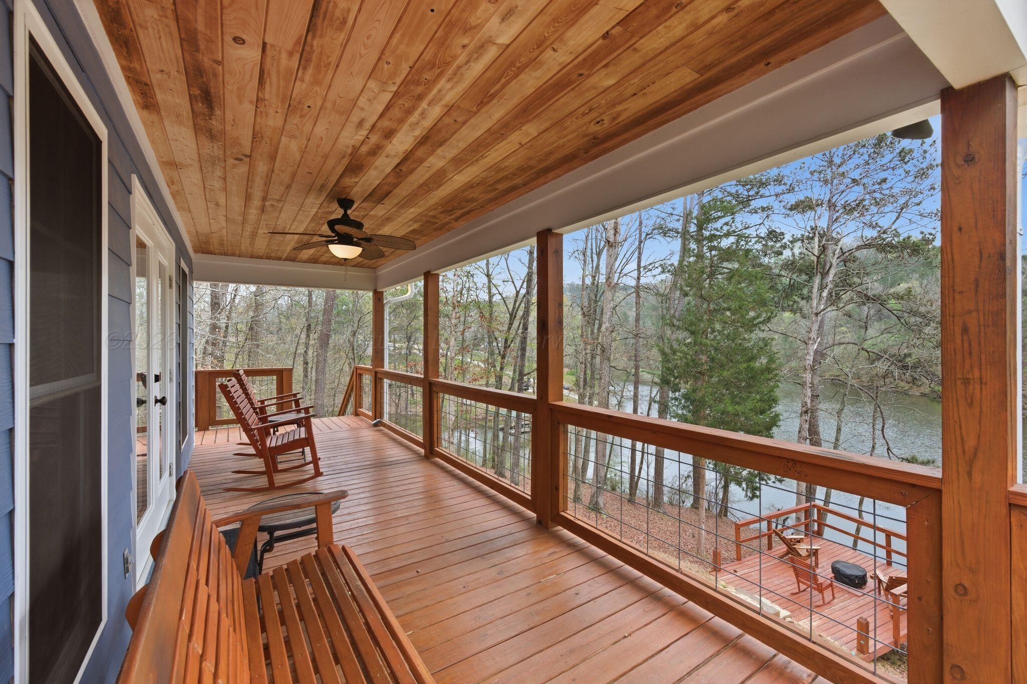 Image 4: Covered Deck