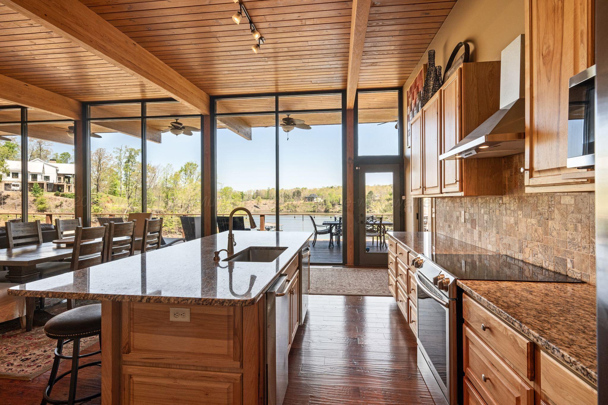 Image 3: Kitchen