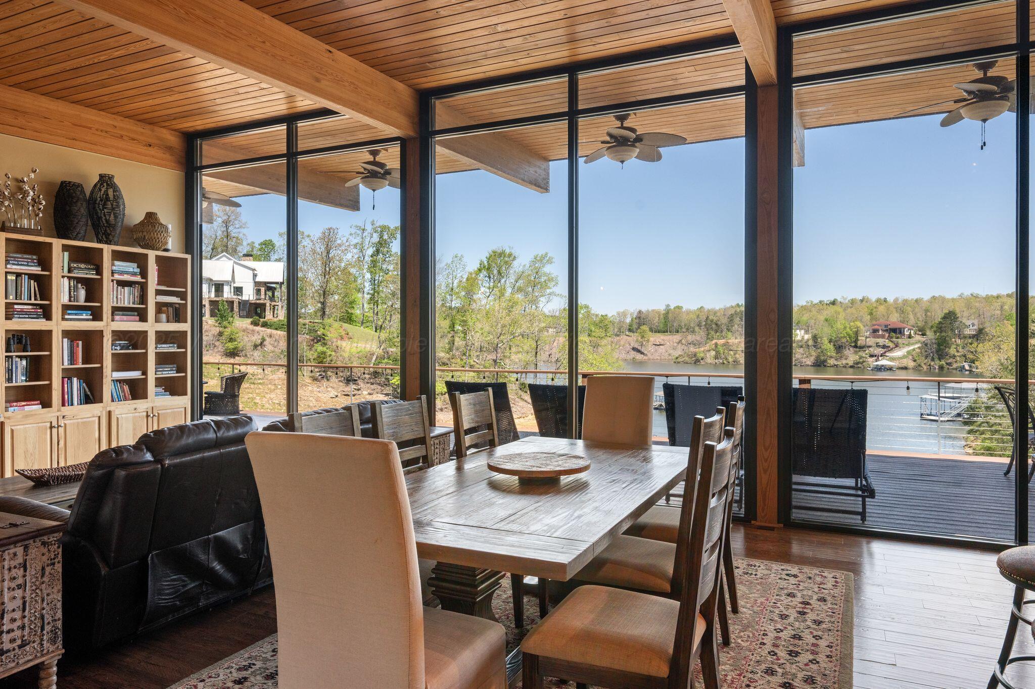 Image 4: Dining