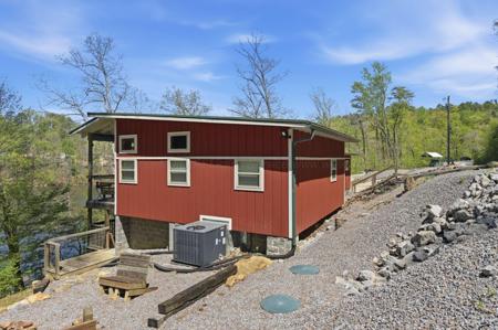 1135 LAKE Dr