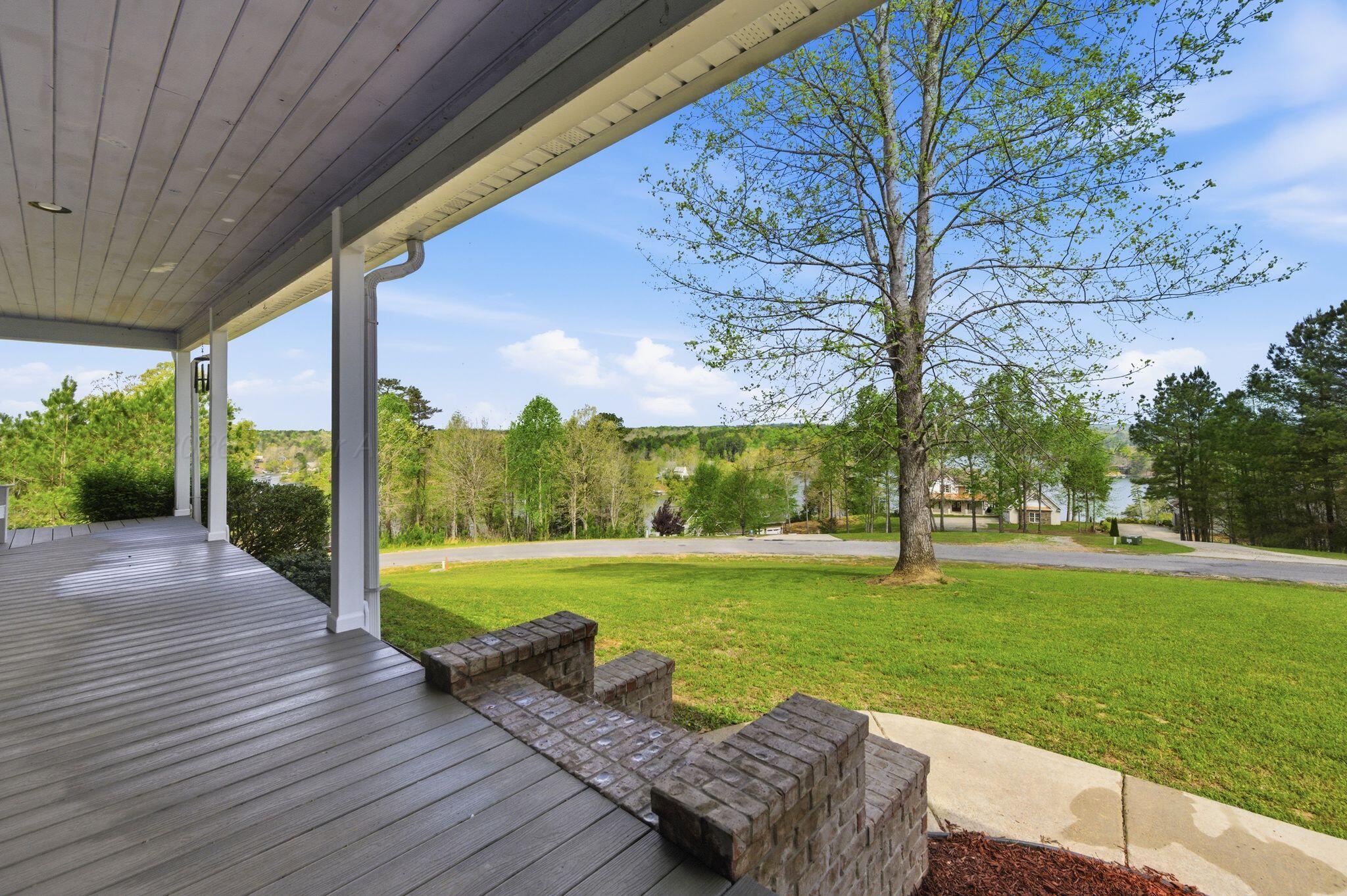 Image 4: Covered Deck