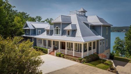 388 EMMONS Dr