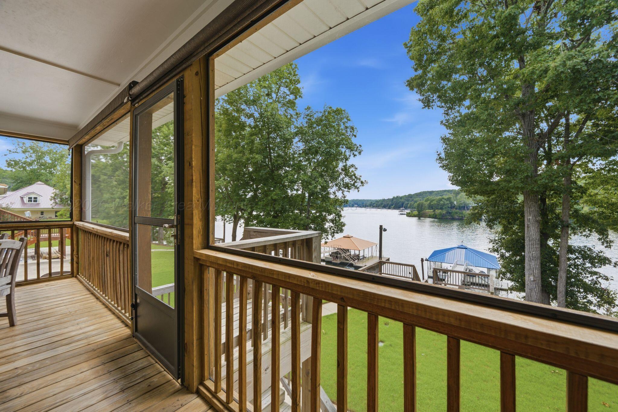 Image 4: Screen Porch