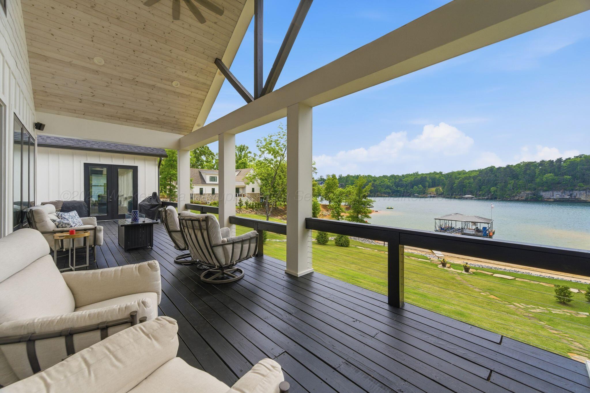 Image 2: Covered Deck