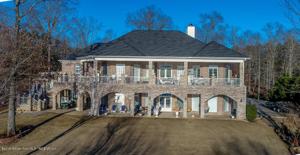 251 POINTE Dr W