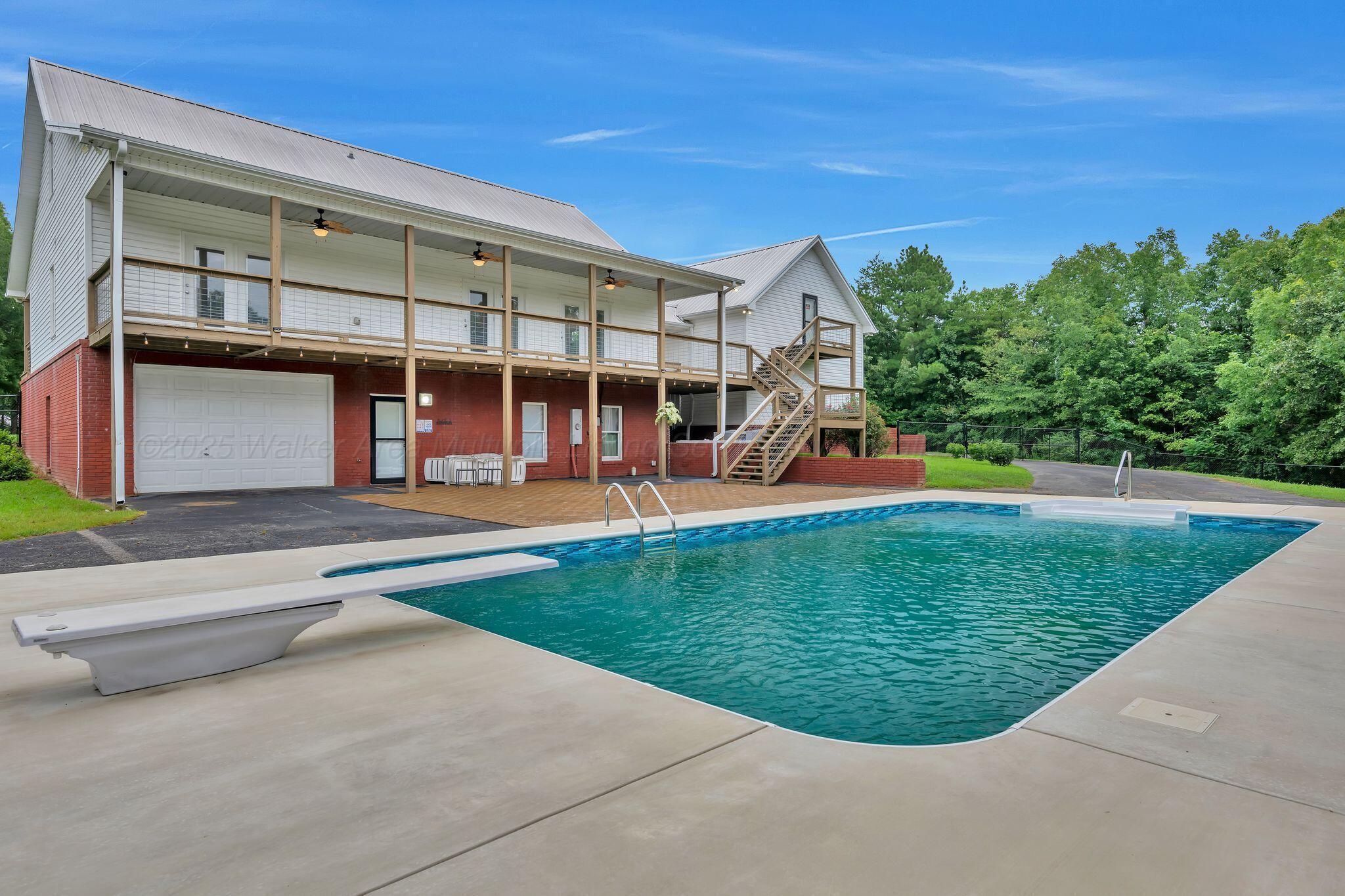 Image 2: Pool