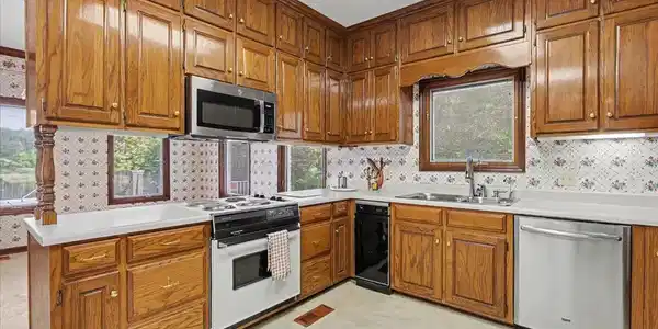 Image 2: 542 Kitchen