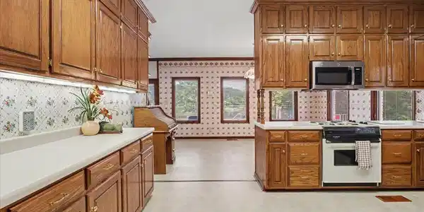 Image 4: 542 Kitchen2