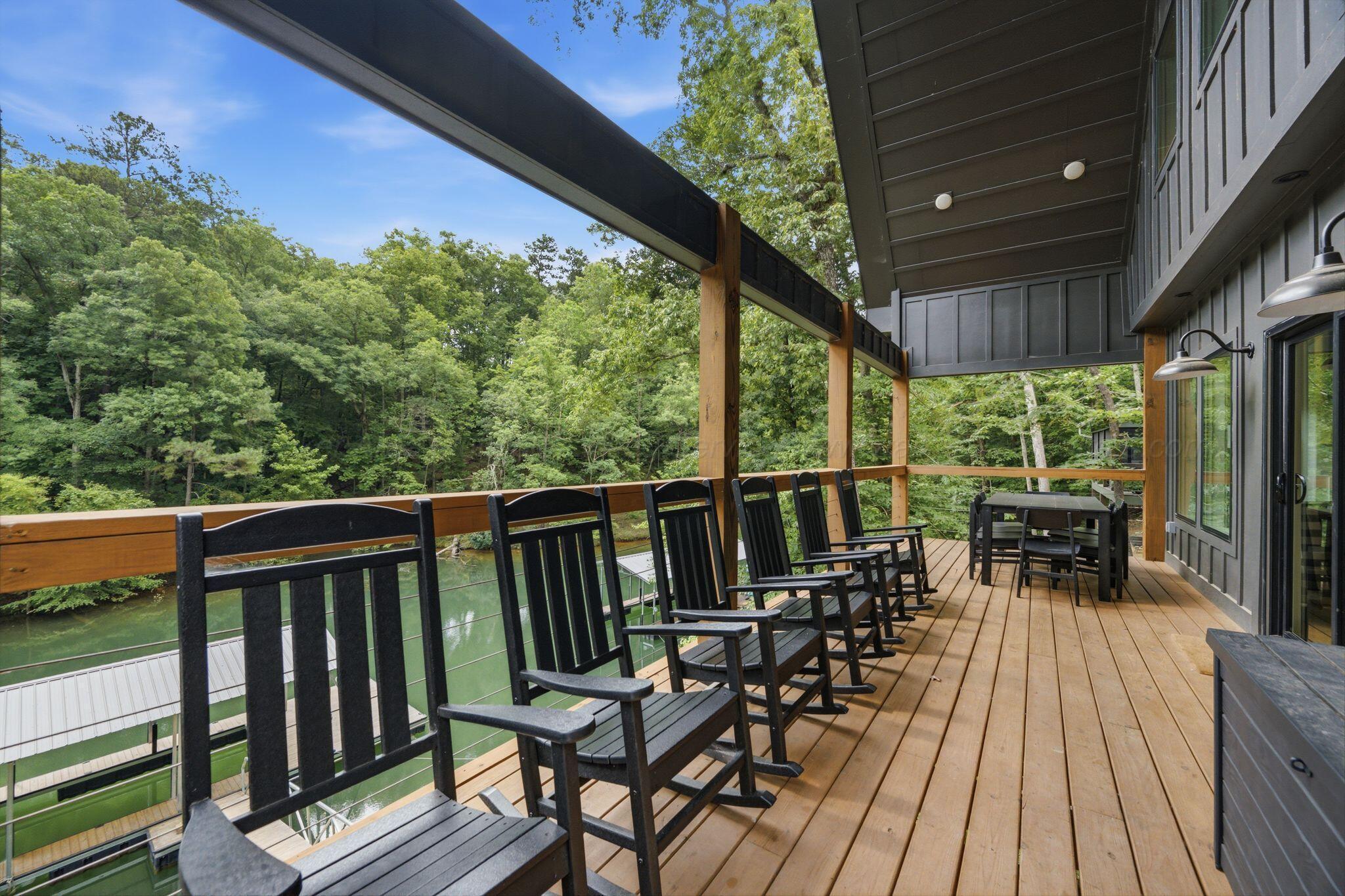 Image 4: Covered Deck