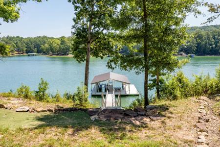 1468 VALLEY Dr
