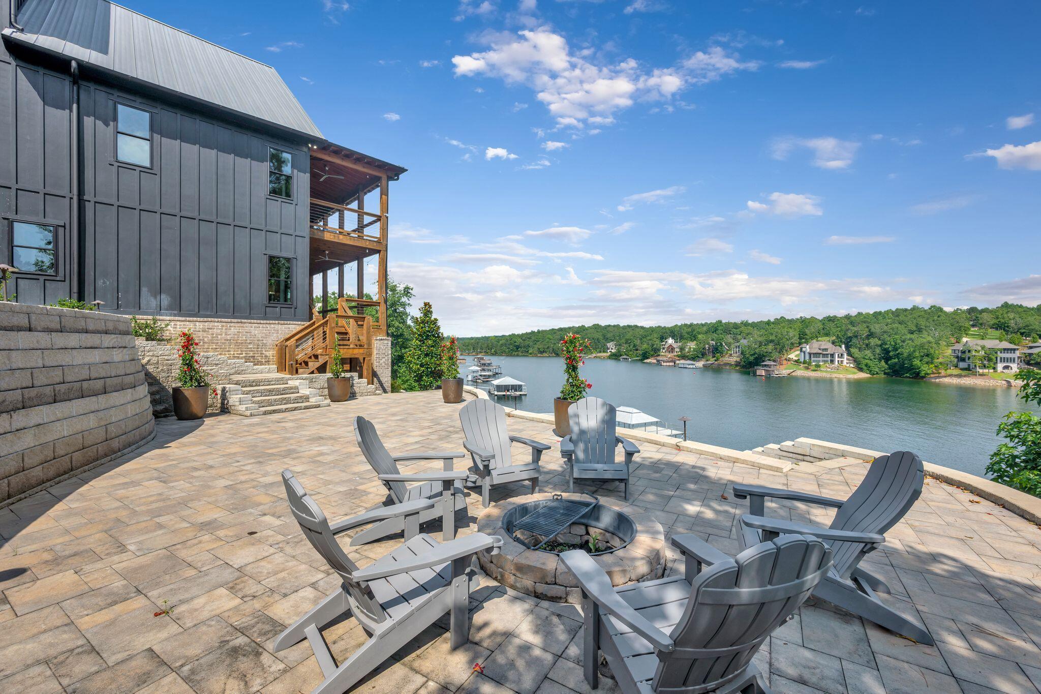 Image 3: Firepit Views