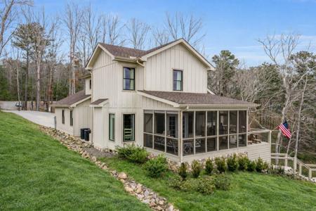 130 TIFFANY Ln