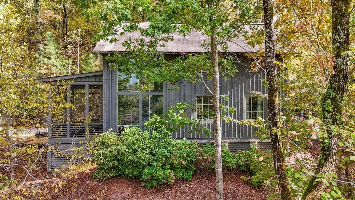 Image 1: DJI_20251029150626_0321_D