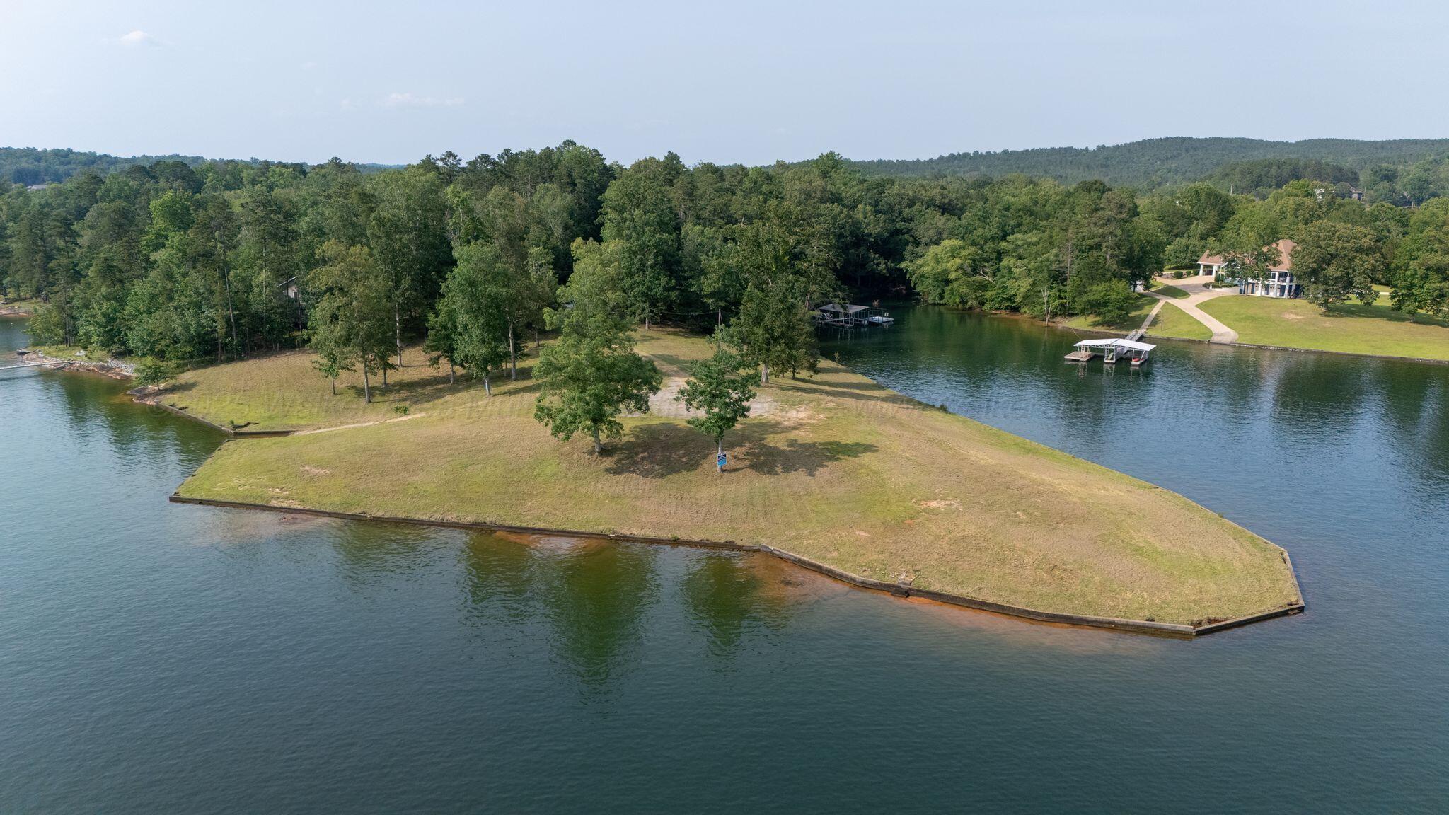 Image 3: Lakeside/Shoreline