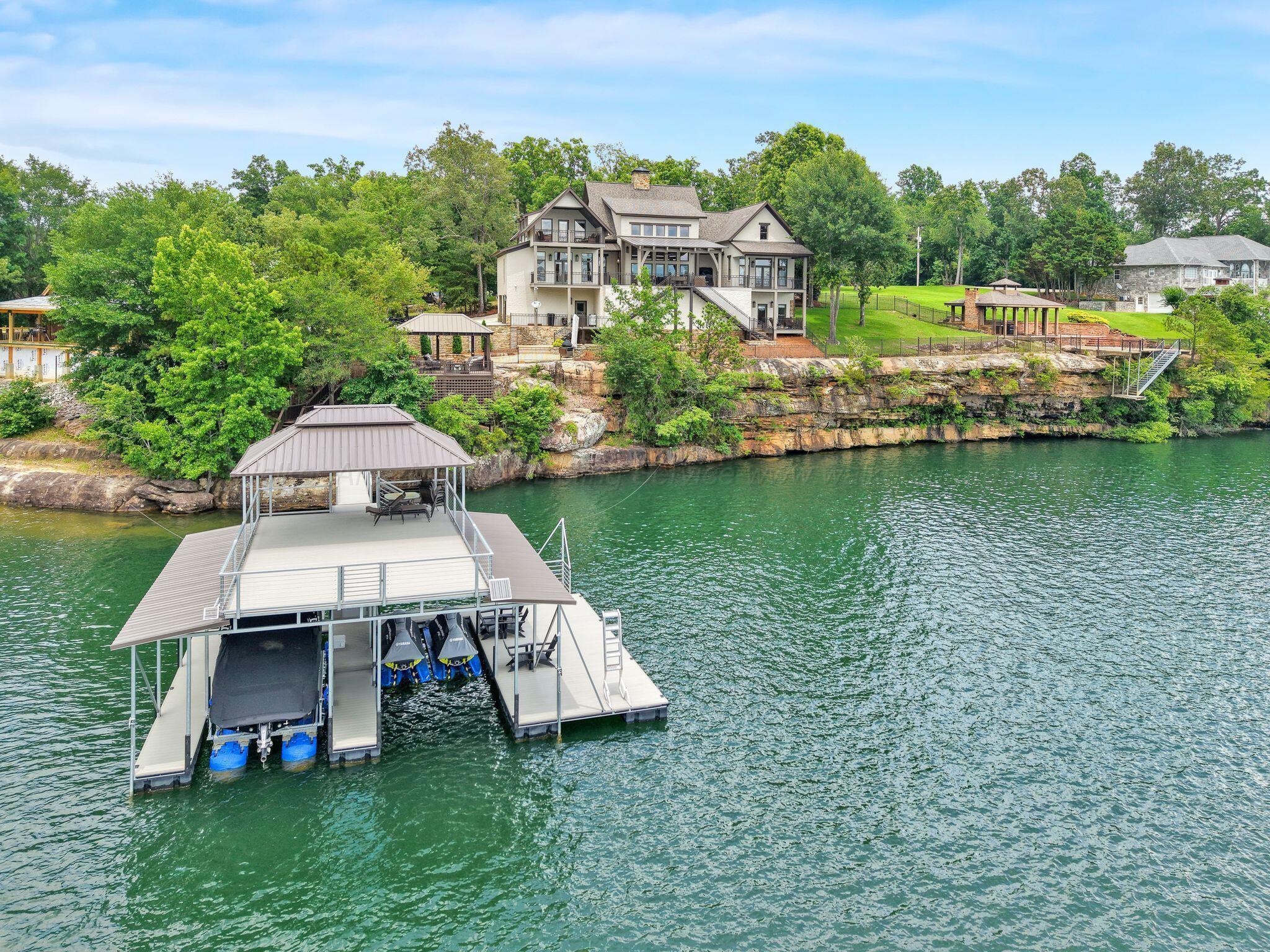 Image 4: Lakeside/Shoreline