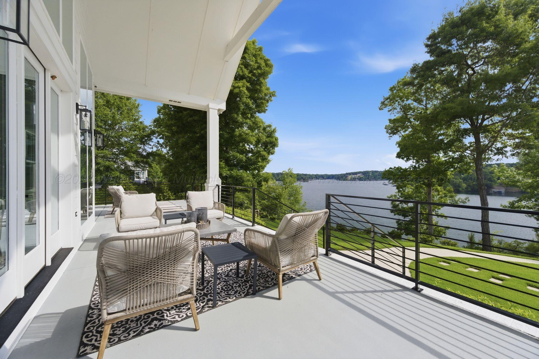Image 3: Covered Deck