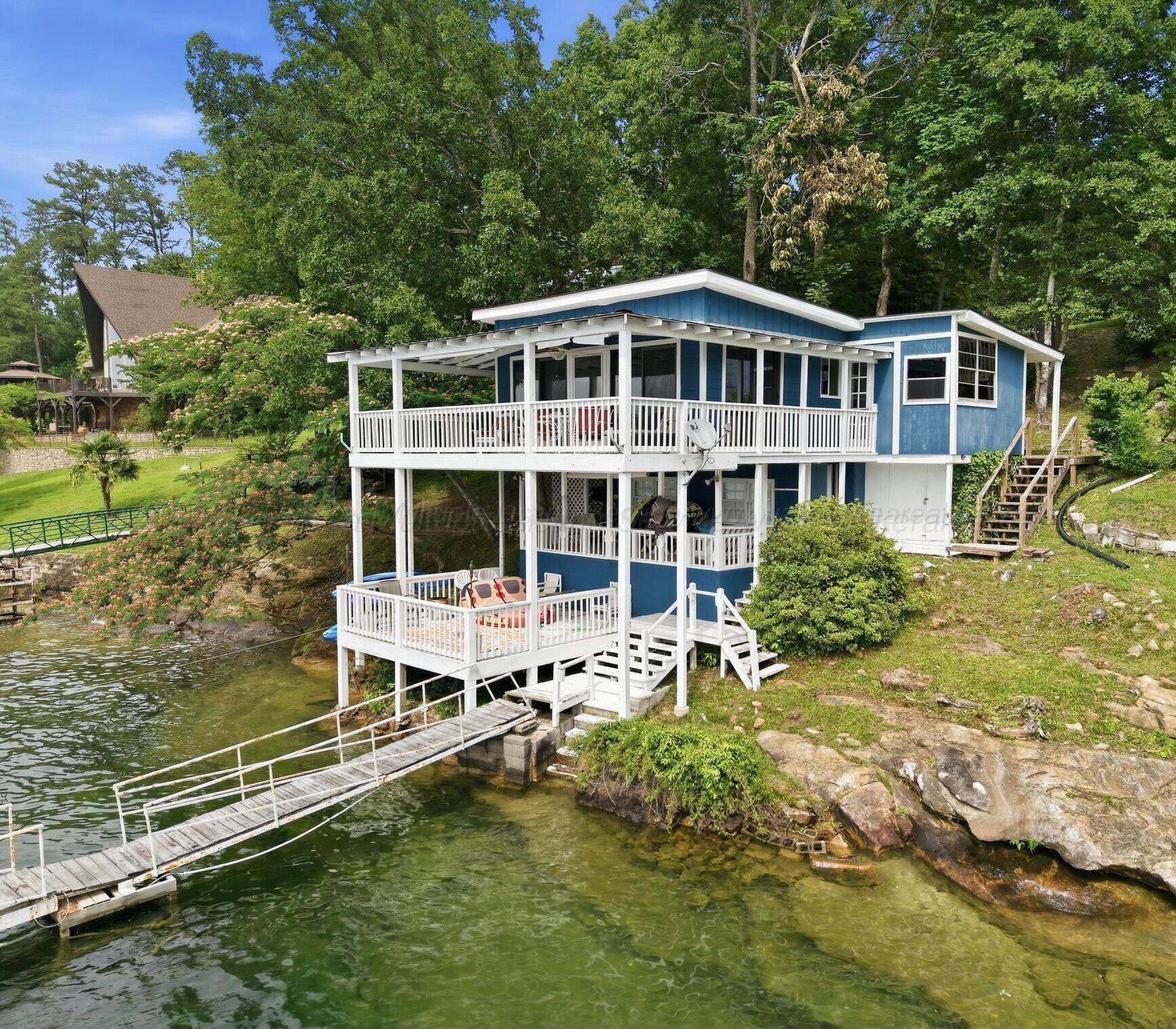 Image 1: Lakeside