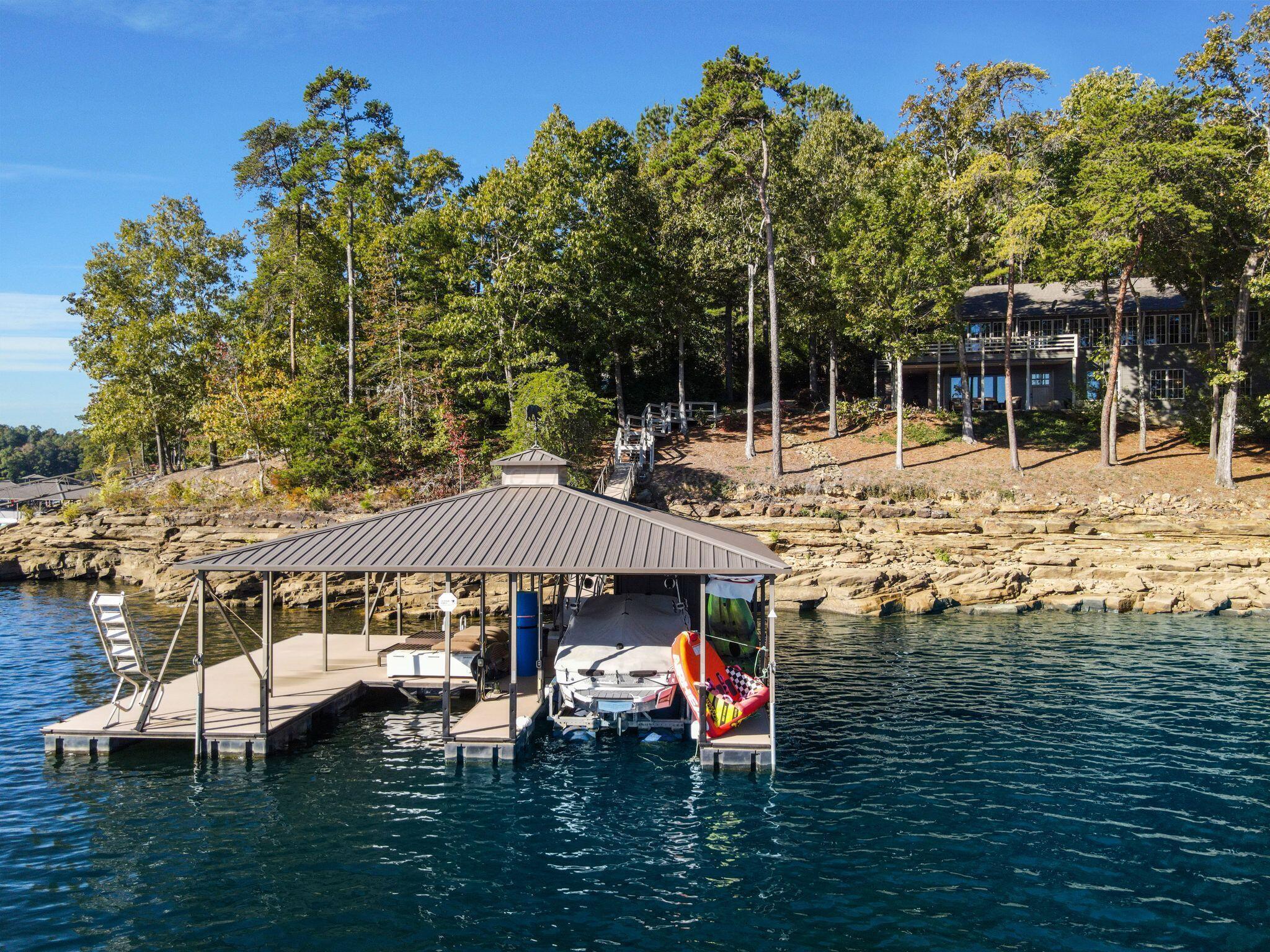 Image 3: Lakeside/Shoreline