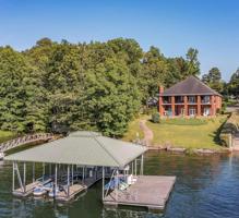 1371 LAKE SHORE Dr