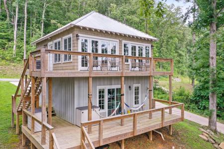 1019 LAKE DRIVE