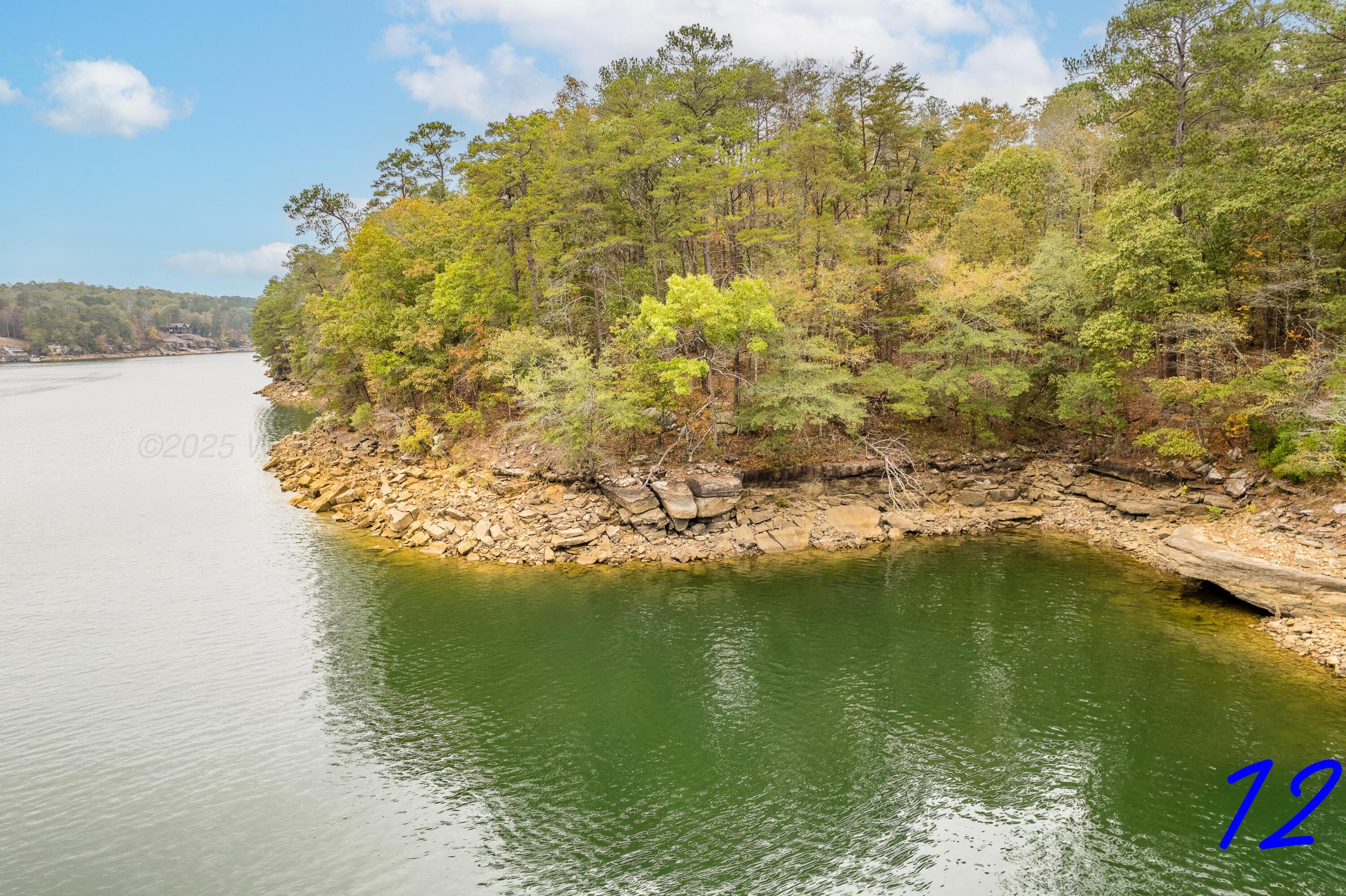 Image 3: Lakeside/Shoreline
