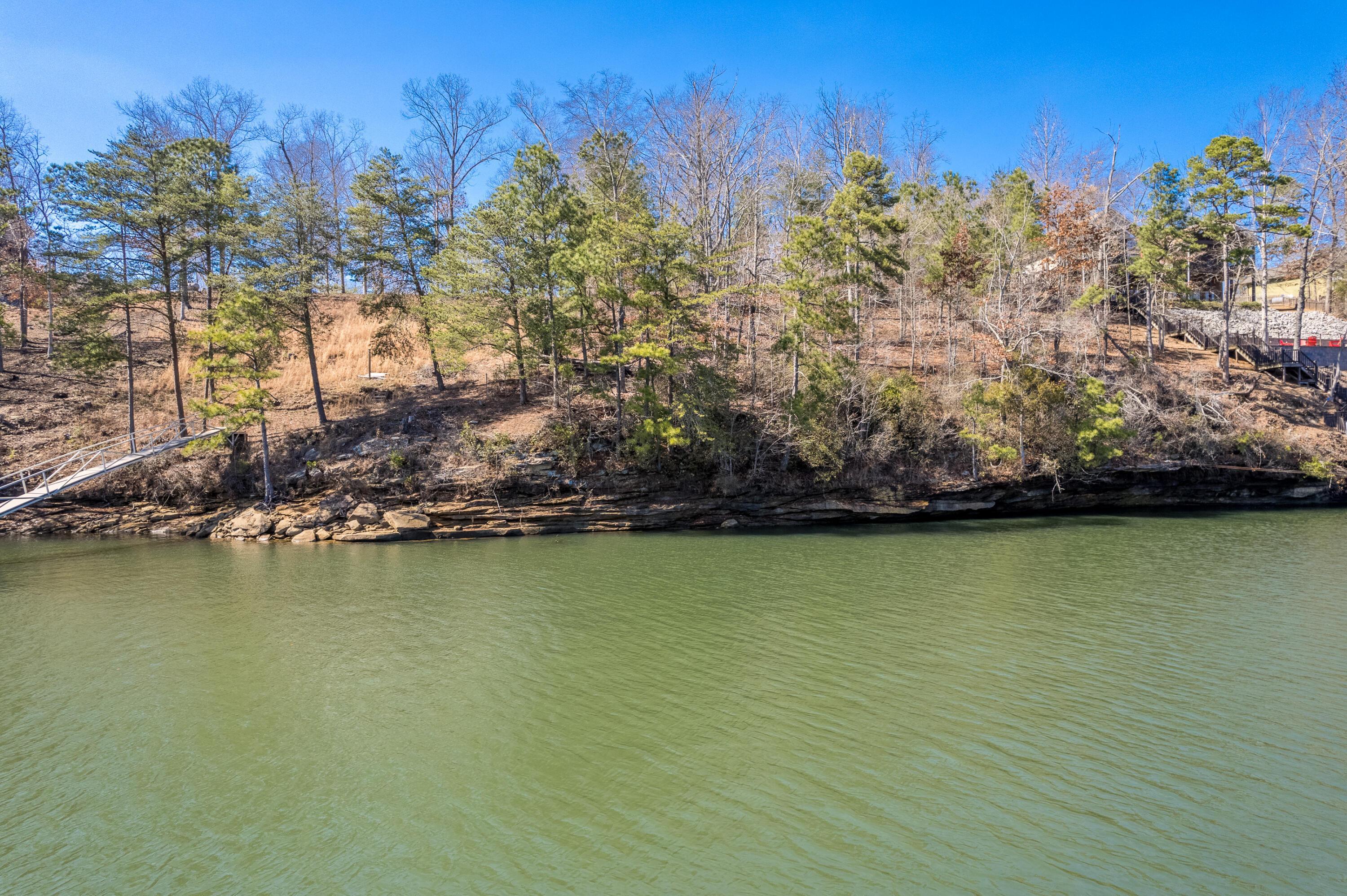 Image 3: Lakeside/Shoreline