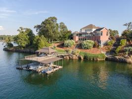 131 BLUFF POINTE DR