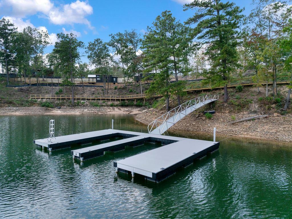Image 4: dock***