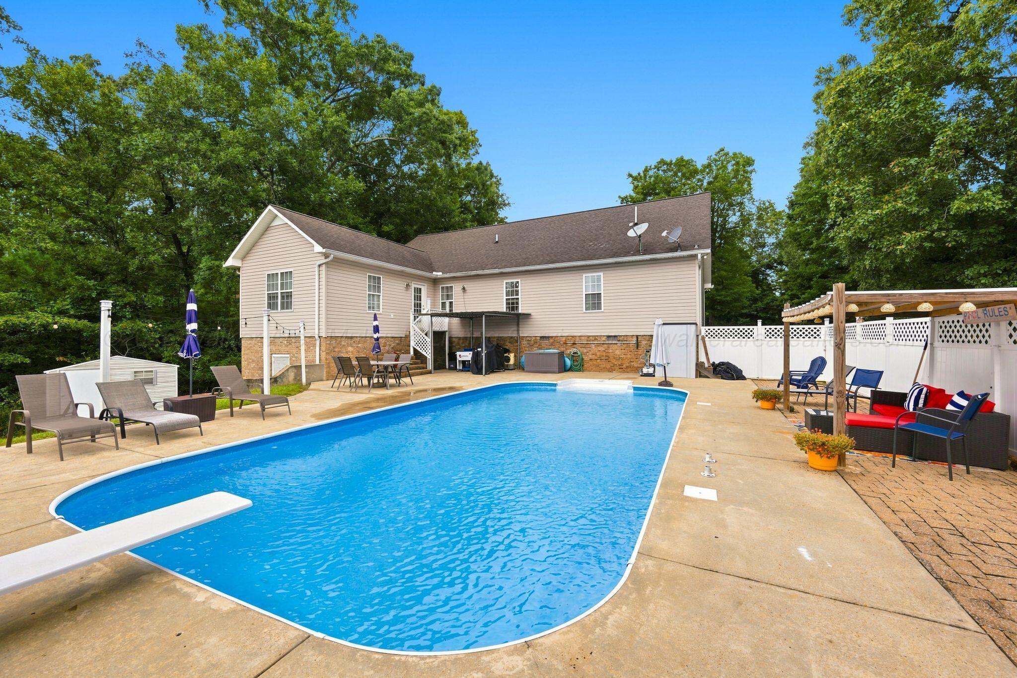 Image 2: Pool