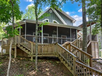 922 E LAKESHORE Dr
