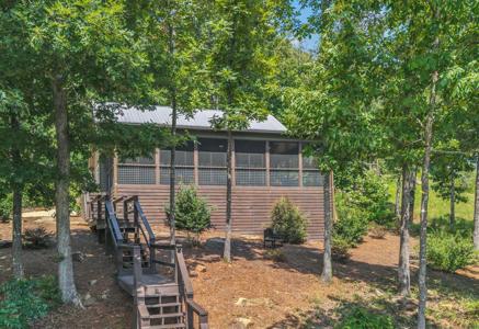 1003 LAKE Dr