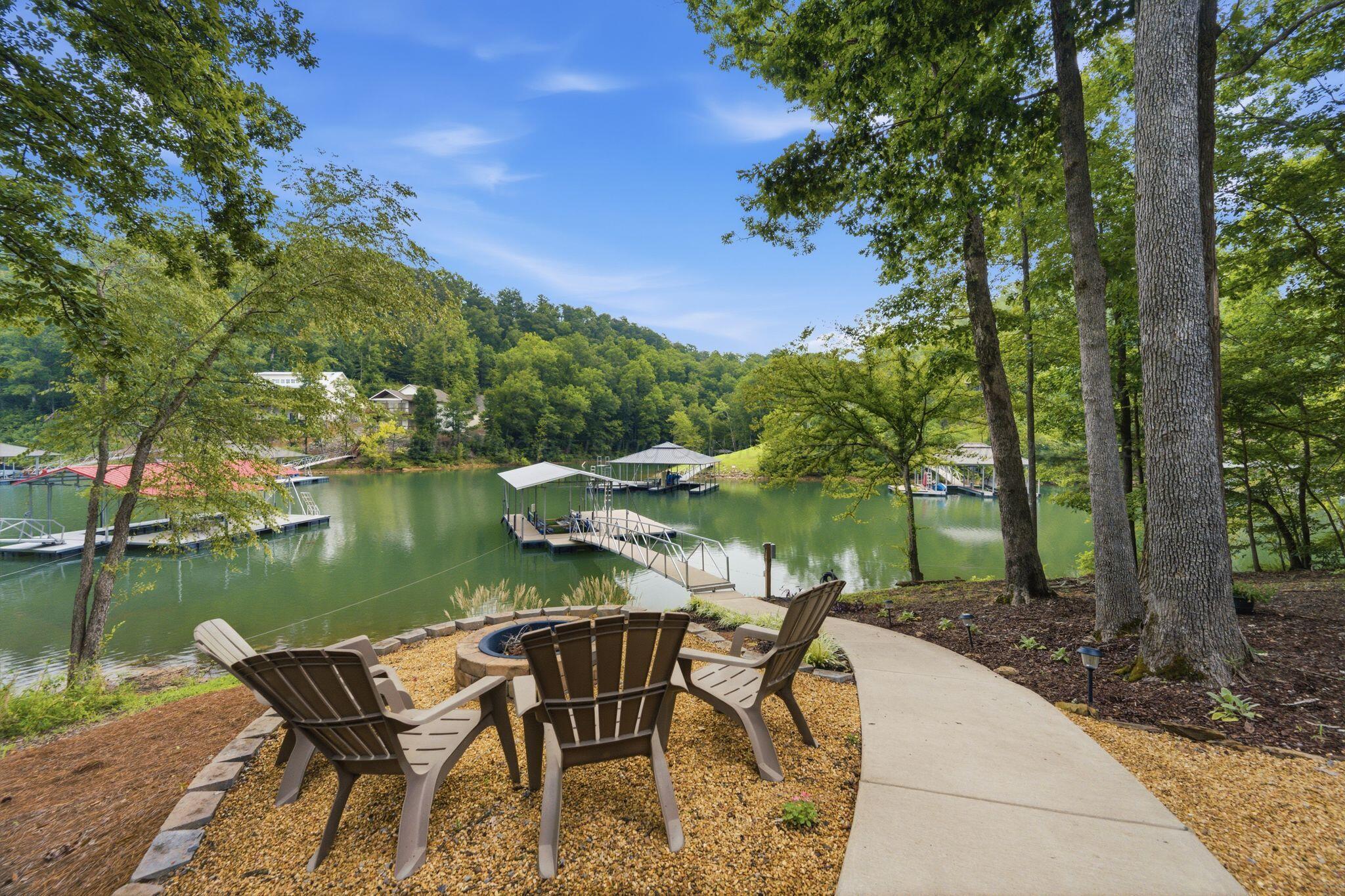 Image 2: Lakeside Sitting Area