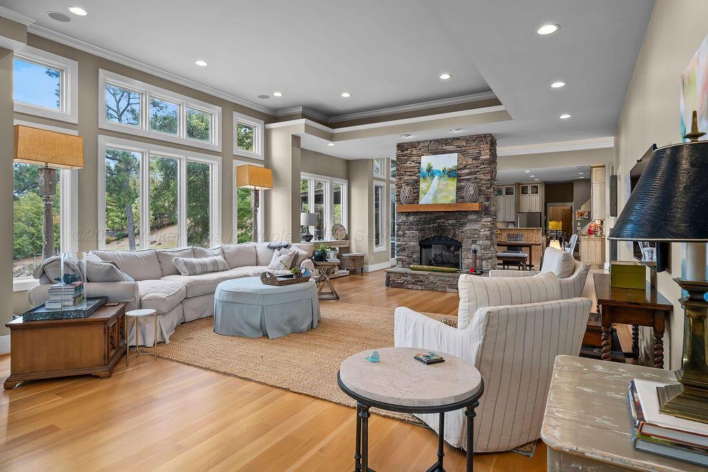 Image 4: Great Room 3