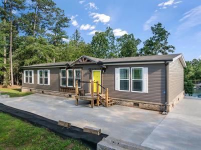 940 E LAKESHORE Dr
