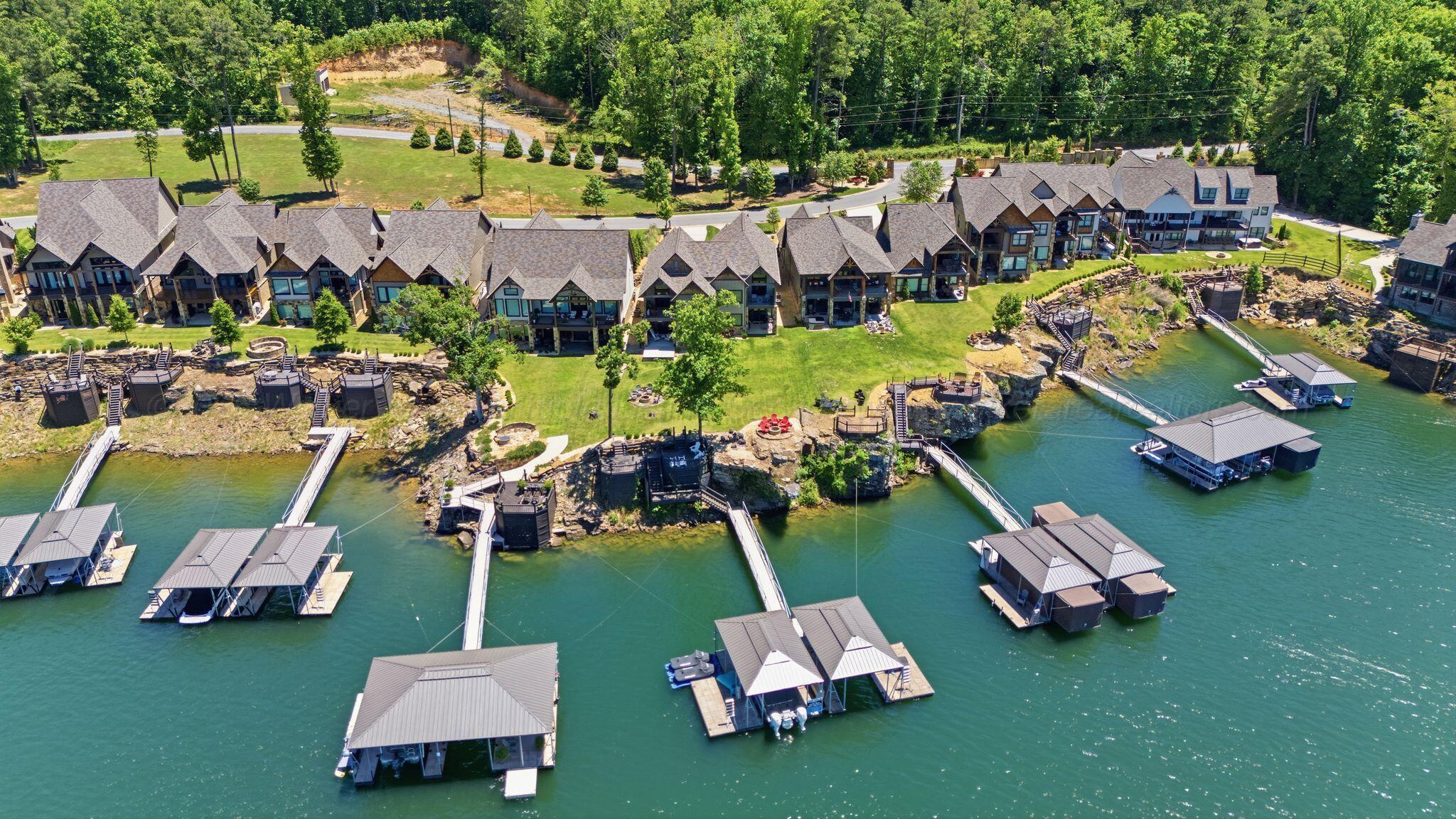 Image 4: Lakeside