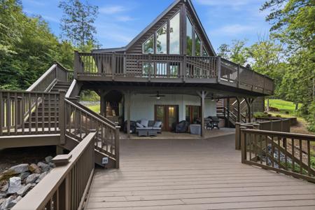104 WHITE OAK Pl
