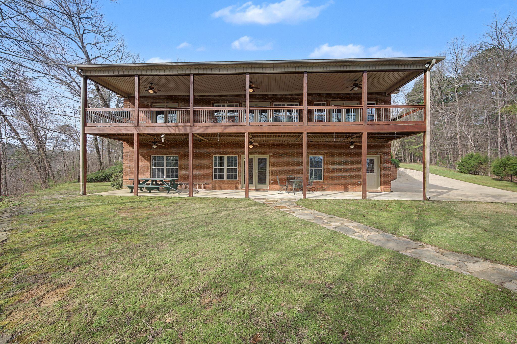 Image 3: Covered Patio