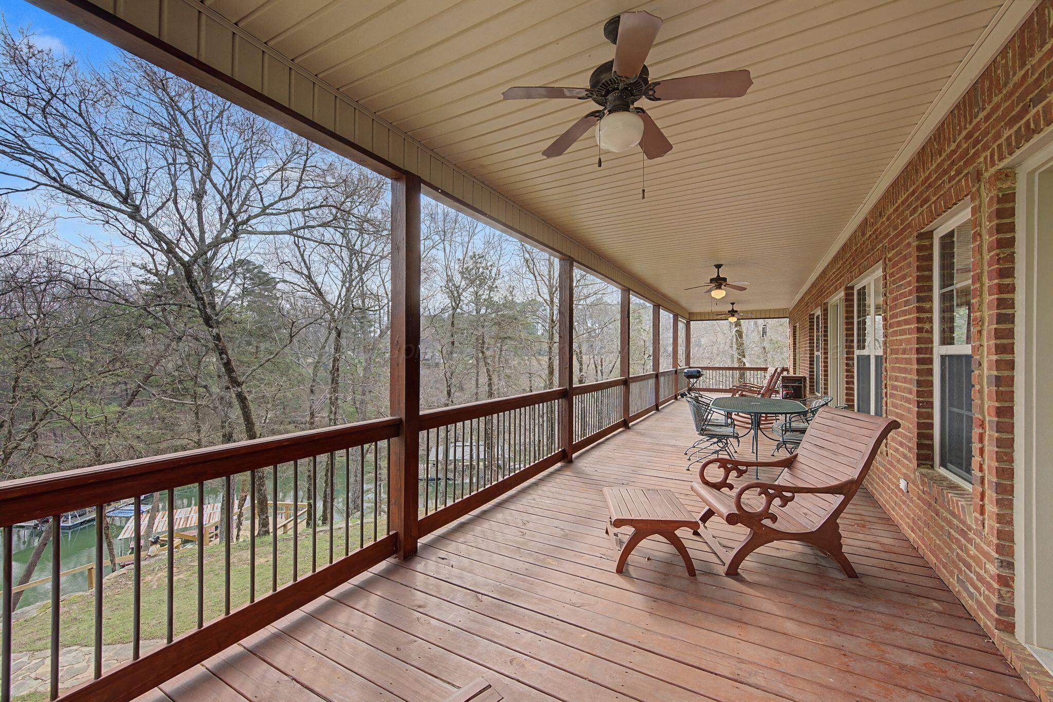 Image 4: Covered Deck