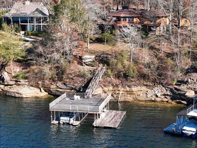 134 S LAKESHORE DR