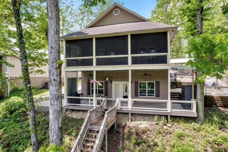 731 MAGGIE Ln